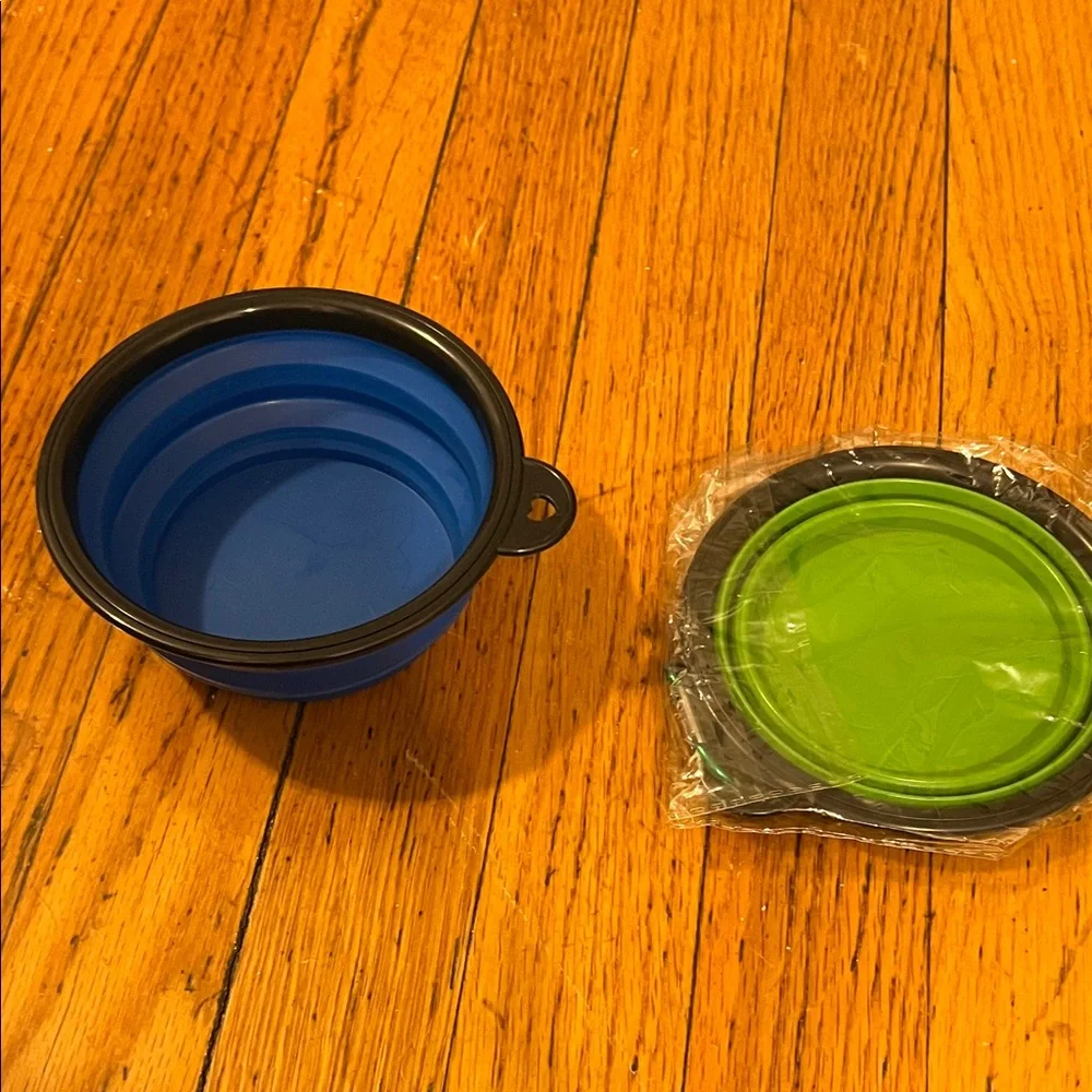 Collapsible Blue and Green Pet Bowls